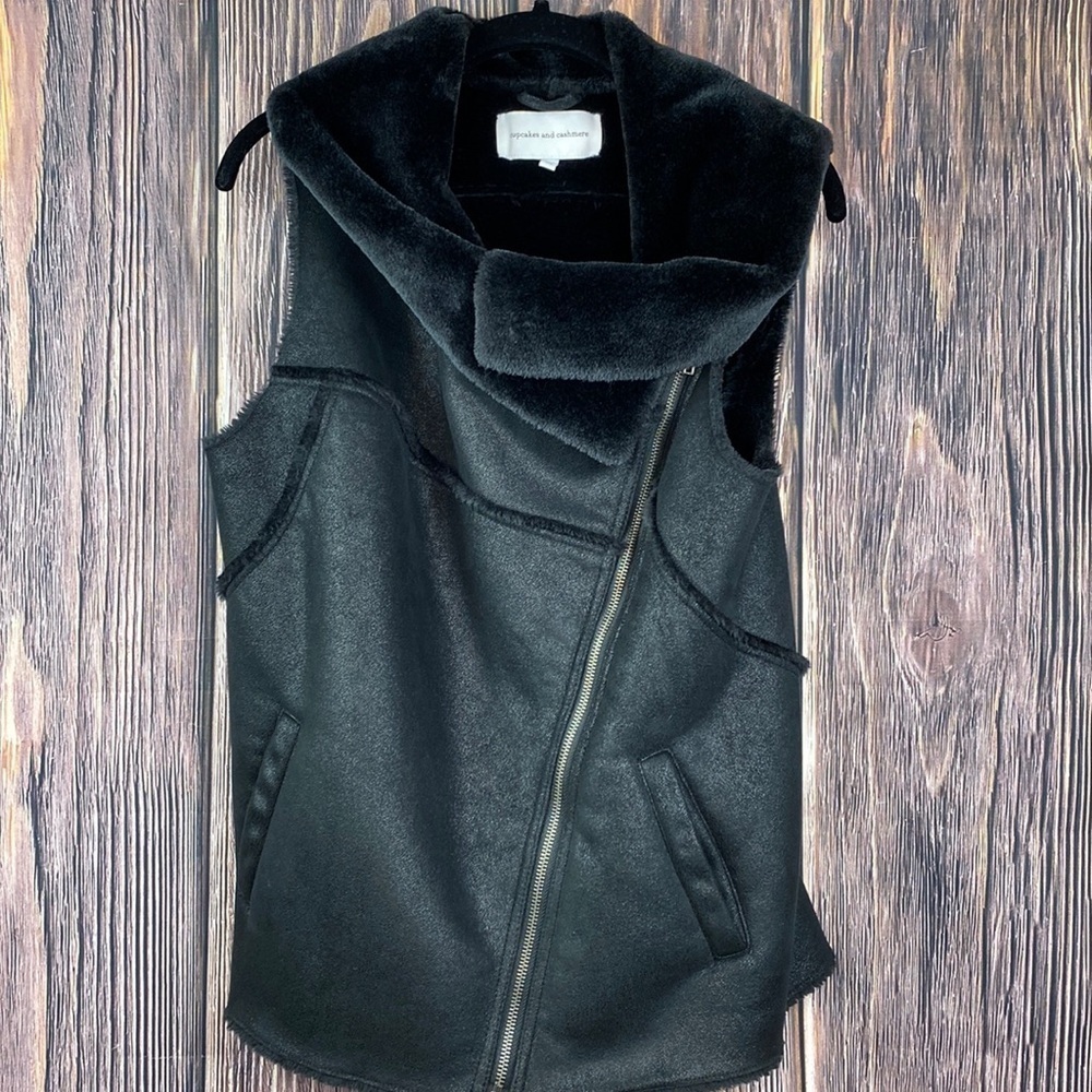 Beautiful Cupcakes & Cashmere Faux Fur & Faux Suede Black Vest- Size Medium